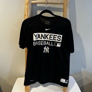 Nike Men’s Yankees Dri-Fit Shirt